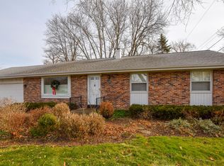 6220 N Alberta Ln, Glendale, WI 53217