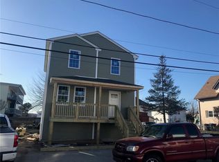29 Farragut Ave, Cranston, RI 02905