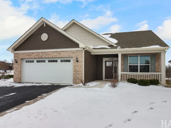 1058 Honey Locust Dr, Crystal Lake, IL 60012