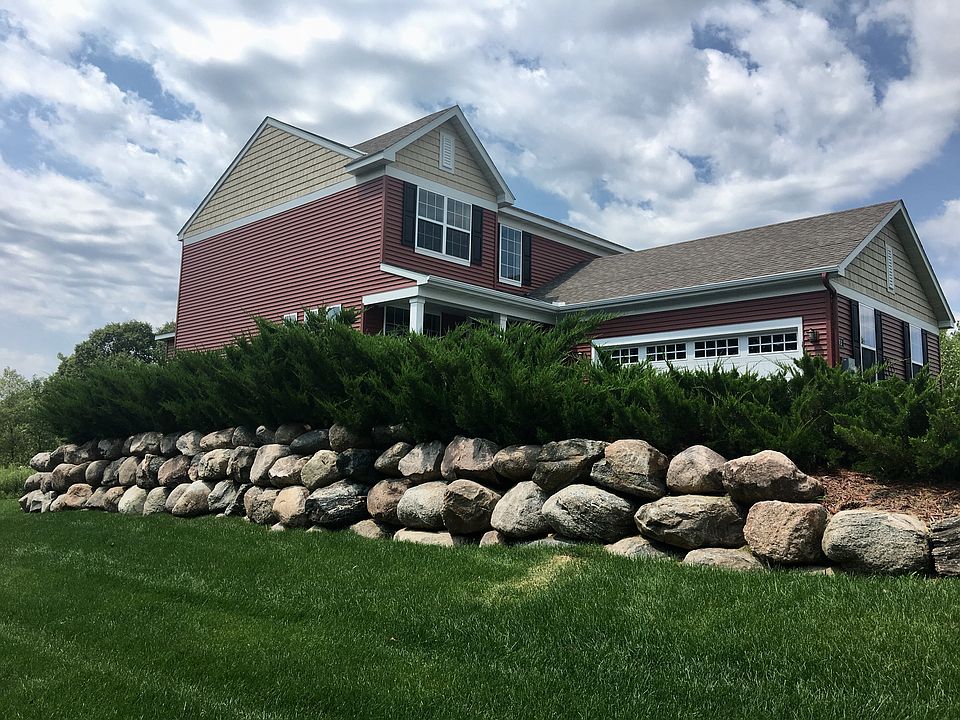 Side view with boulder wall