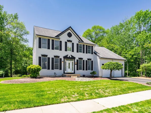 29 Debra Dr, Dayton, NJ 08810