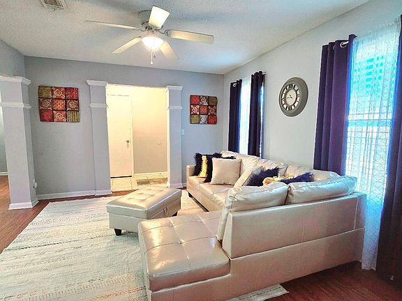 5th image of 2619 Green Bay Dr