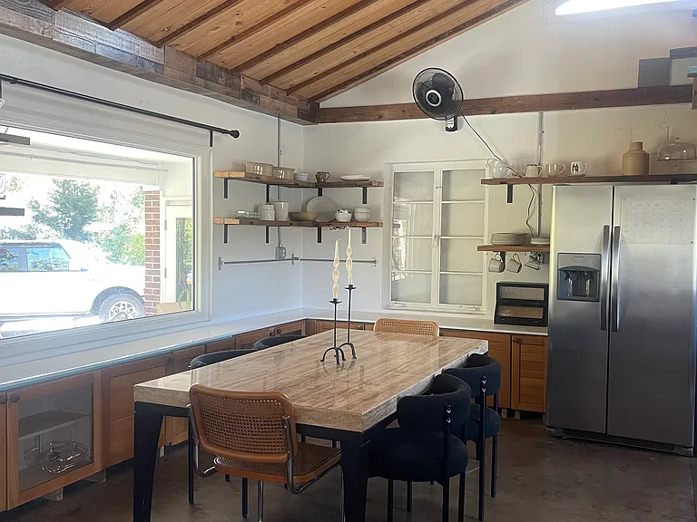 411 W Flora St — Photo 20