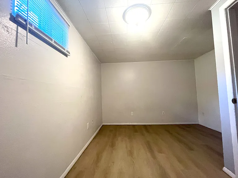 3220 Dudley St — Photo 12