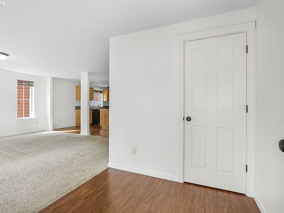 3rd image of 714 SE 14th Ave