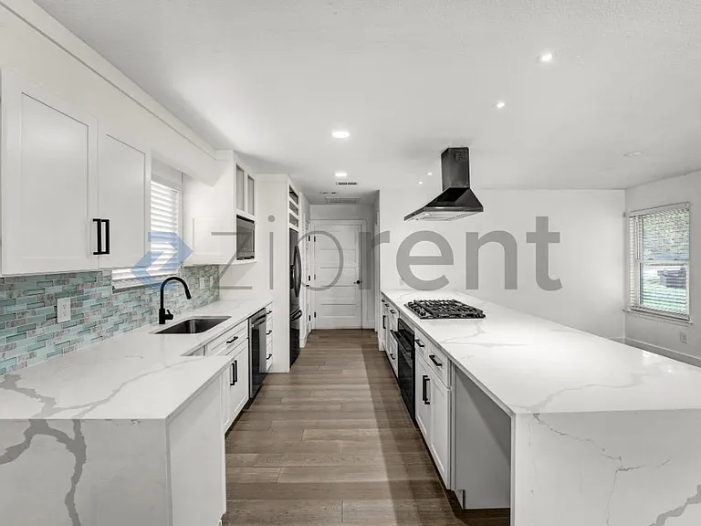 3600 Alexandria Dr — Photo 17