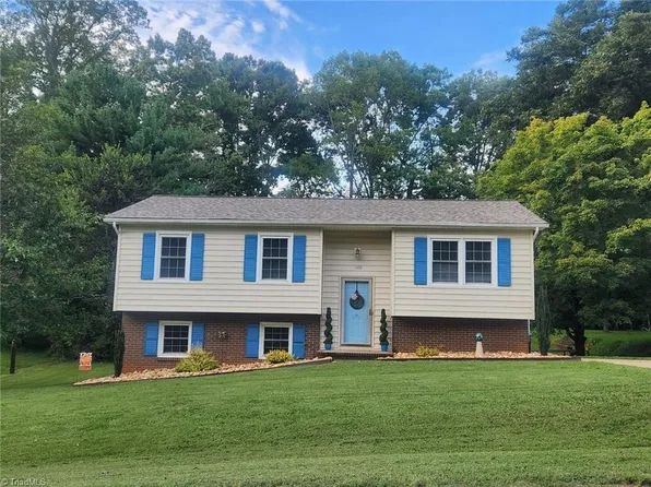 1066 Dogwood Dr, King, NC 27021