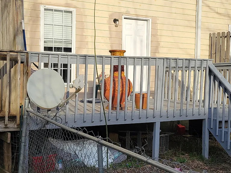 1329 Pamela St — Photo 2