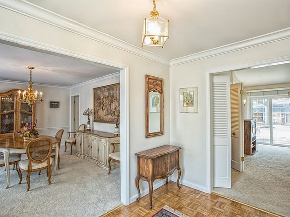 4th image of 261 Weybridge Dr