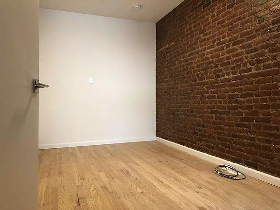 5th image of 851 Hart St #2AA
