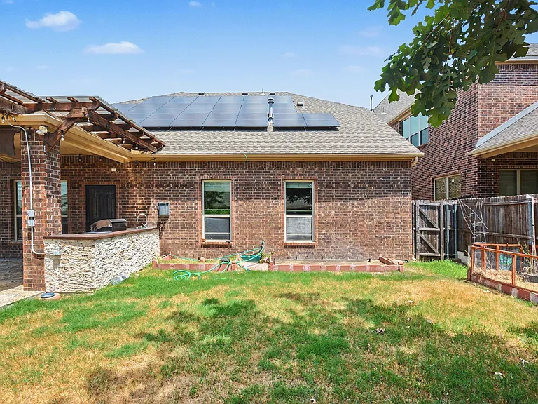 604 Darby Ln — Photo 50