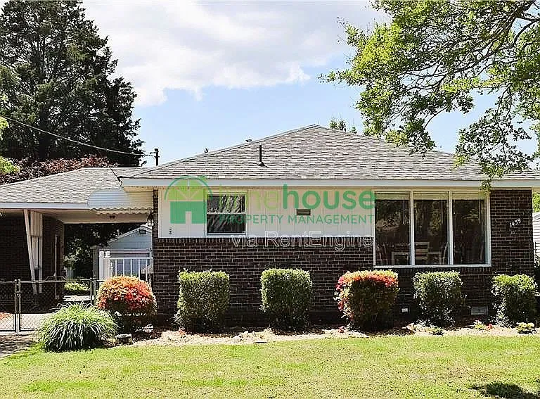 1439 Simpson Ct — Photo 2