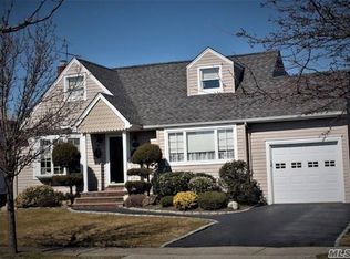 3669 Howard Ln, Wantagh, NY 11793