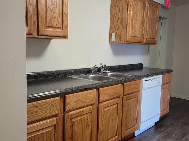 406 W Mill St — Photo 1
