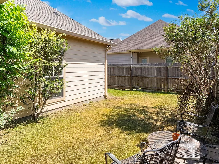 7945 Seville Ct — Photo 13