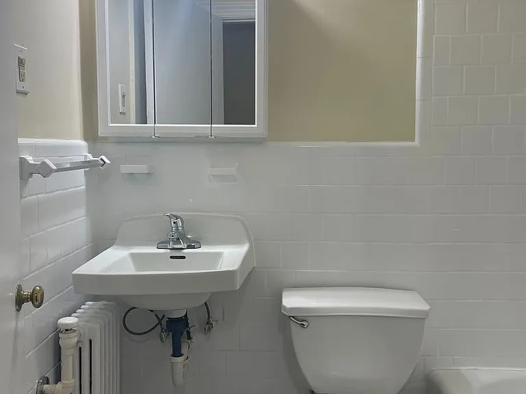 Q Street Apartments — Photo 15