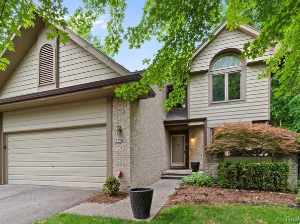 6820 Oyster Cv, West Bloomfield, MI 48323