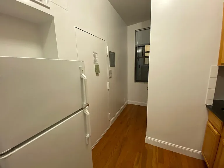 35 Carmine St #3 — Photo 12