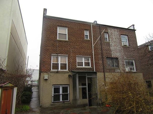 2nd image of 3325 Lurting Ave
