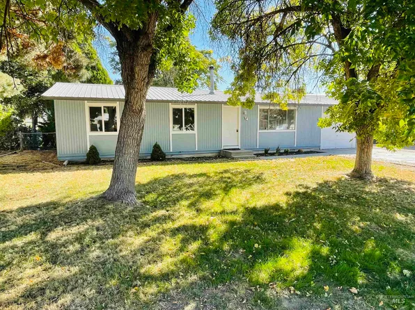 74 NW 17th St, Ontario, OR 97914