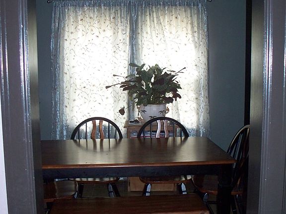 3rd image of 609 W Otoe Ave