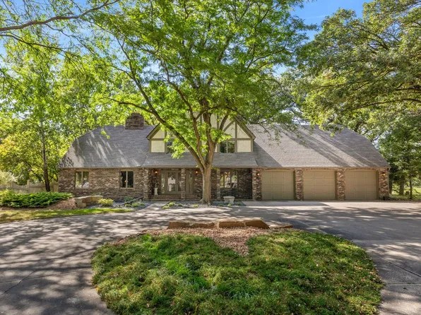 1204 Oakwood Ln NW, Hutchinson, MN 55350