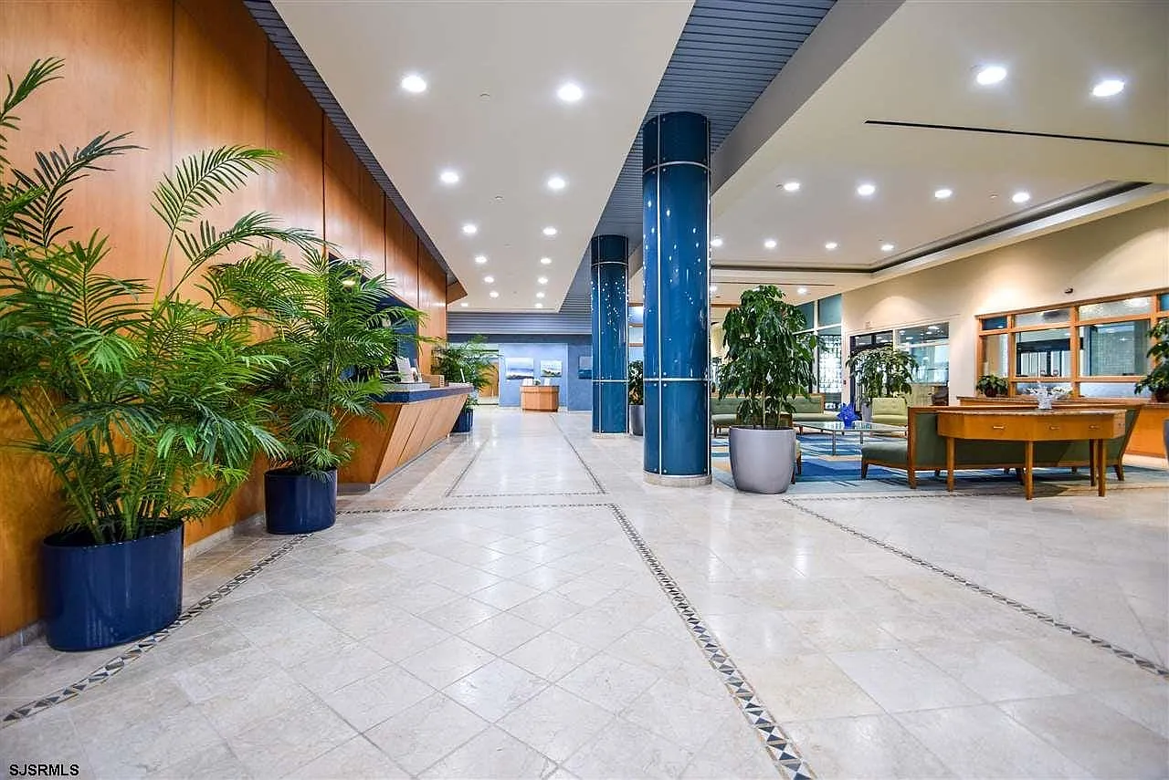 1 bed, 1.5 bath, 900 sqft, $1,750 — Photo 2