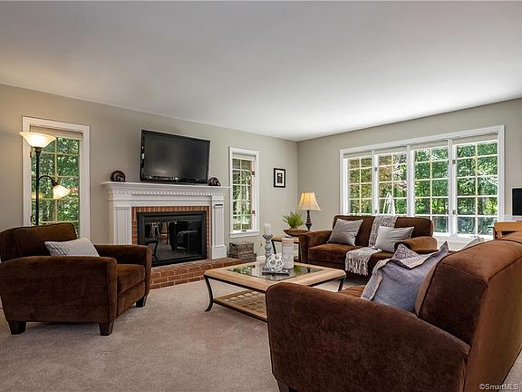 5th image of 39 Orchard Farms Ln