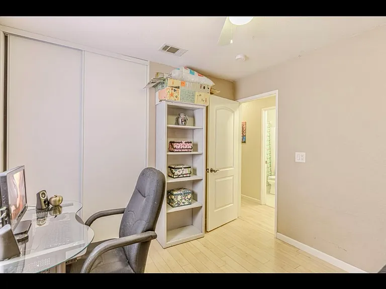 2108 Knollwood Ct — Photo 16