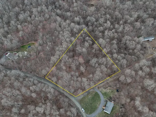 4 Elm Ter, Moscow, PA 18444