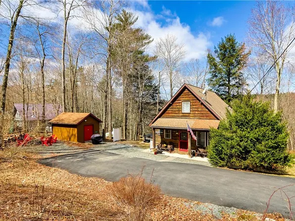 126 Lenape Dr, Pocono Lake, PA 18347