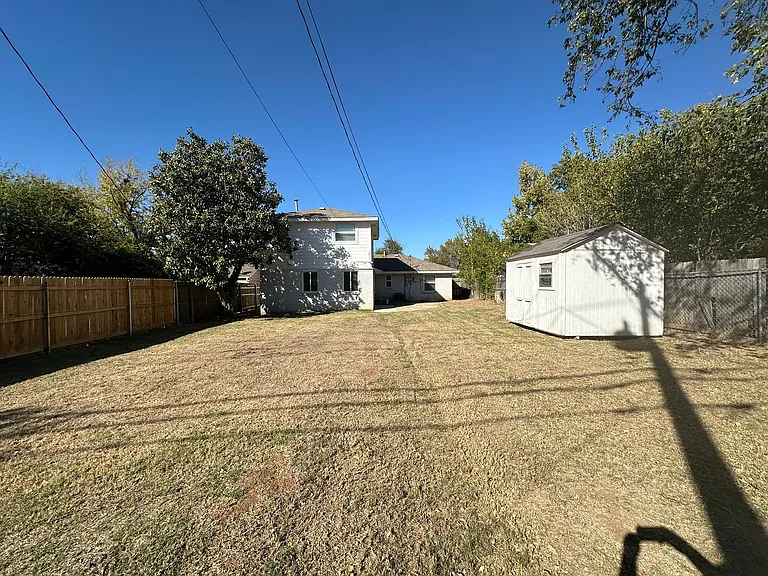 2108 Westchester Dr — Photo 33