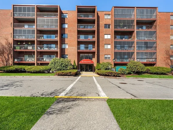 1 Summit Dr APT 58, Reading, MA 01867