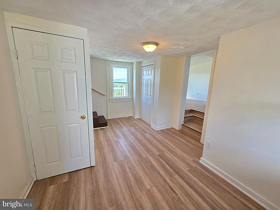 3rd image of 35 Mount Pleasant St