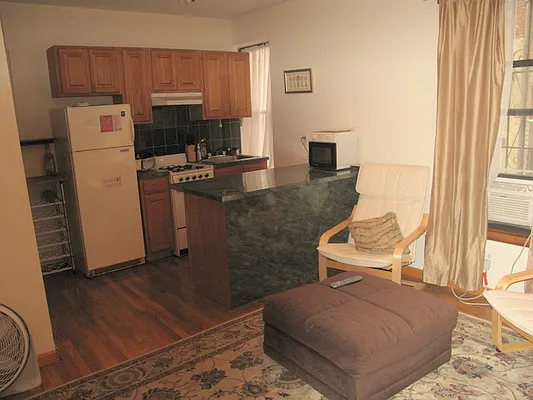 Rented by Chartwell Manhattan Realty | media 16