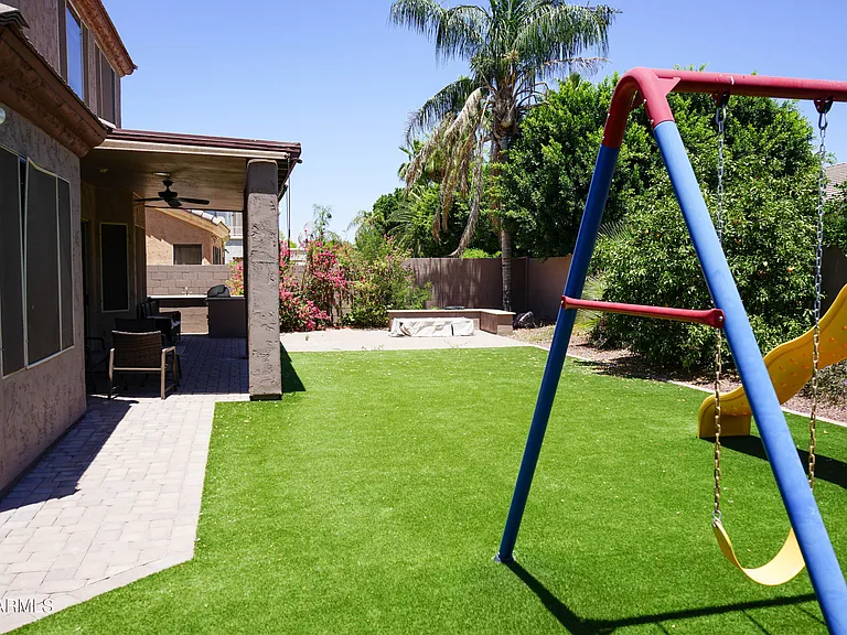 541 N Danielson Way — Photo 24