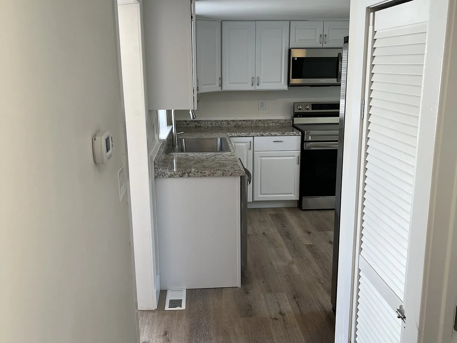 1 bed, 819 sqft, $975 — Photo 3