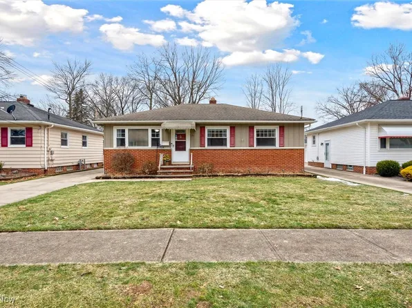 6242 Mandalay Dr, Parma Heights, OH 44130