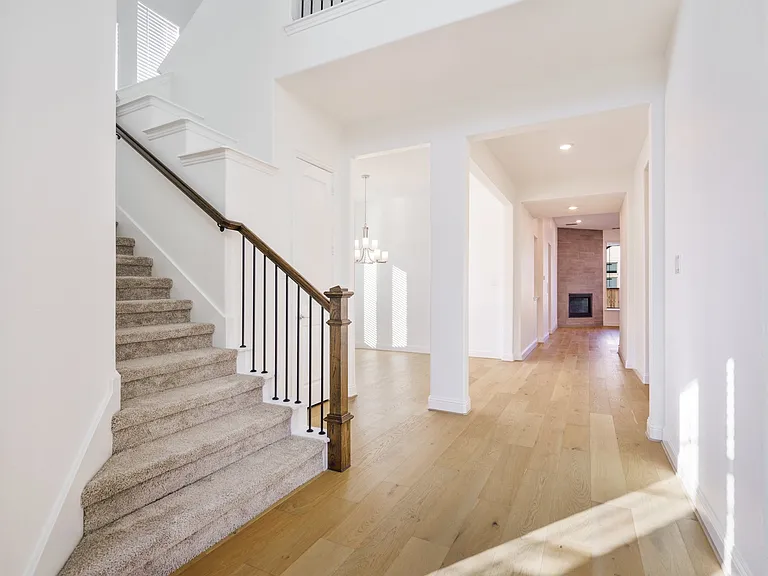 7470 Sanctuary Dr — Photo 3