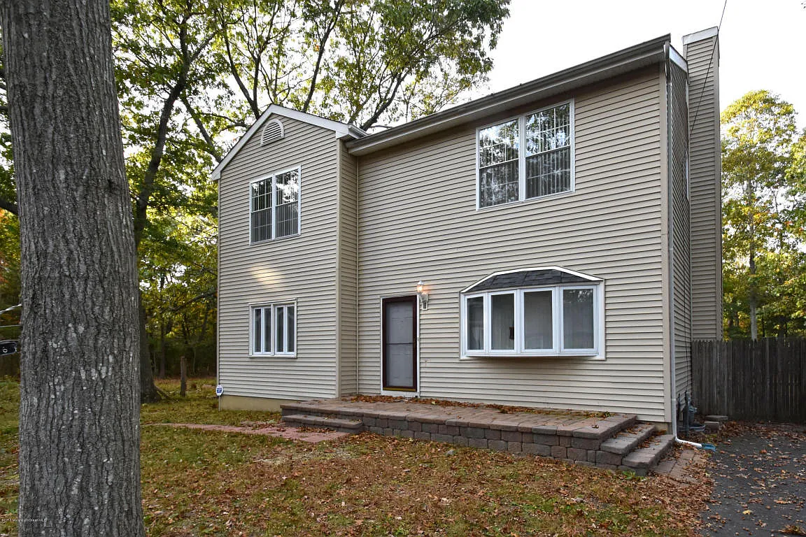 566 Cranmoor Dr photo 1