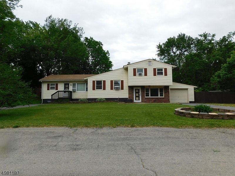 1st image of 12 Primrose Ln