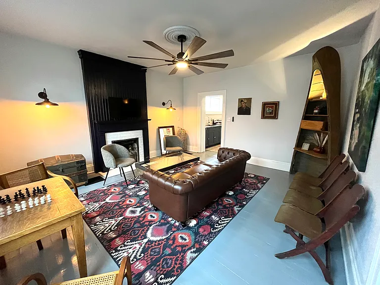 318 Front St — Photo 1