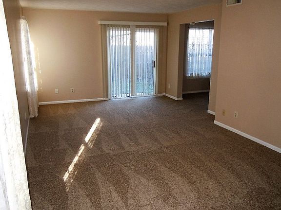 21x12 Living Room.  All new carpeting throughout.