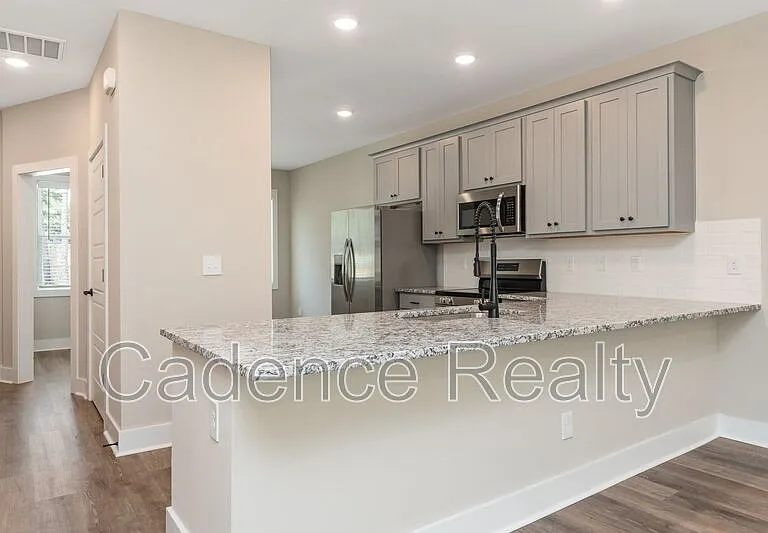 1709 Perimeter Loop — Photo 6