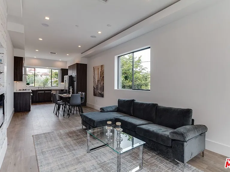 4830 1/2 W Pickford St — Photo 1