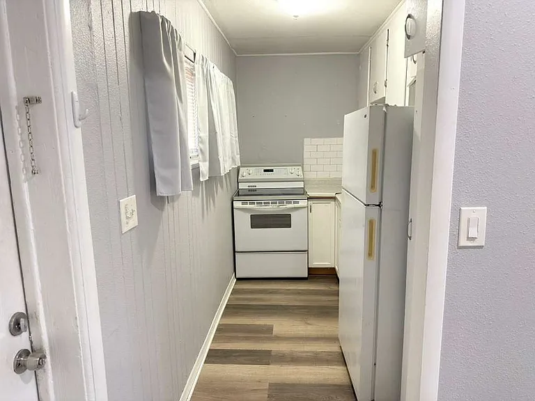 113 NE Madison Cir N #7 — Photo 3