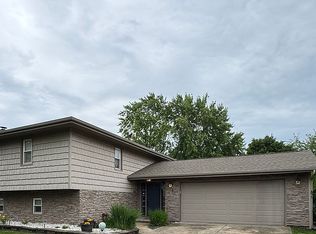 3 Devon Rd, Bloomington, IL 61704