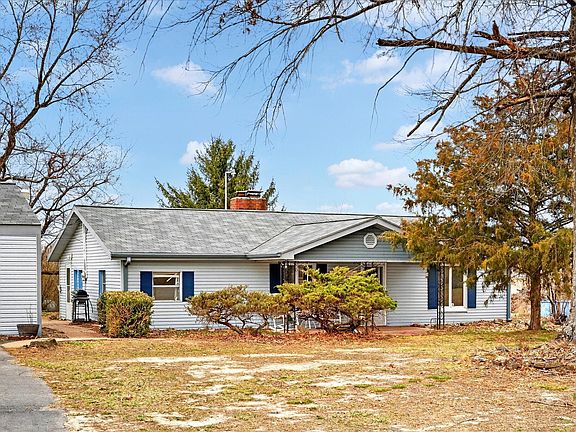 3rd image of 211 Reno Hollow Road