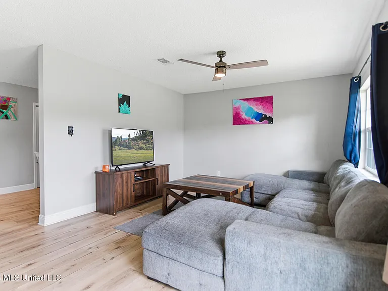 2616 W Angela Cir — Photo 5