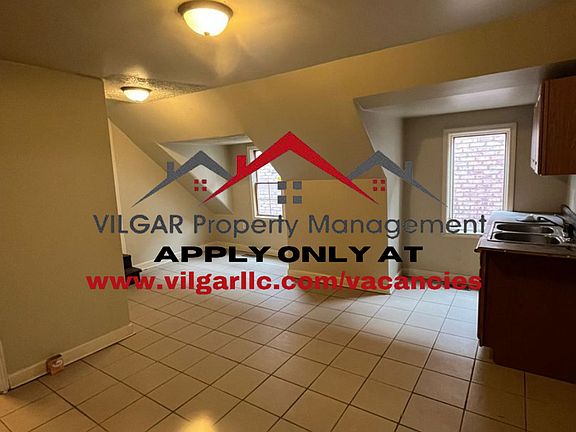 2nd image of 4842 Northcote Ave